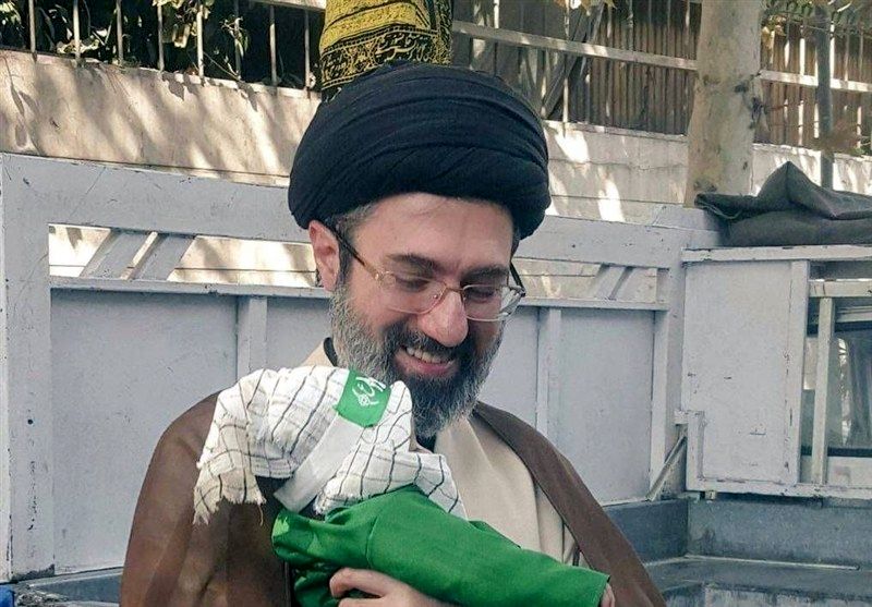 تصویر کمتر دیده شده از رهبر انقلاب آیت الله سید مجتبی خامنه‌ای