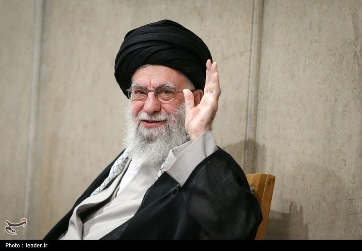 توصیه رهبر انقلاب به آن‌هایی که توئیت میزنند!