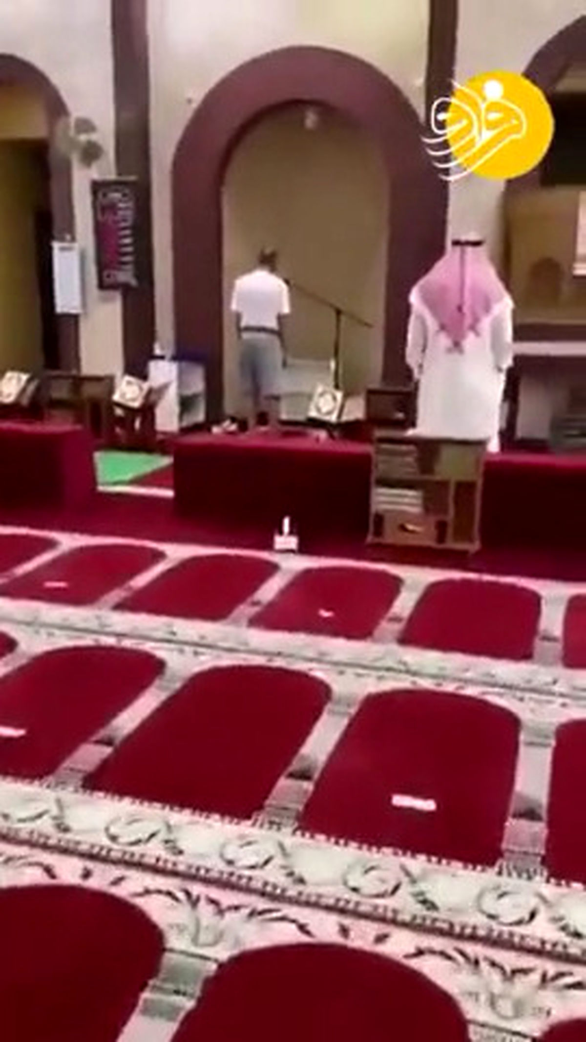 اذان گفتن با شلوارک و زیرپوش در کویت +فیلم جنجالی