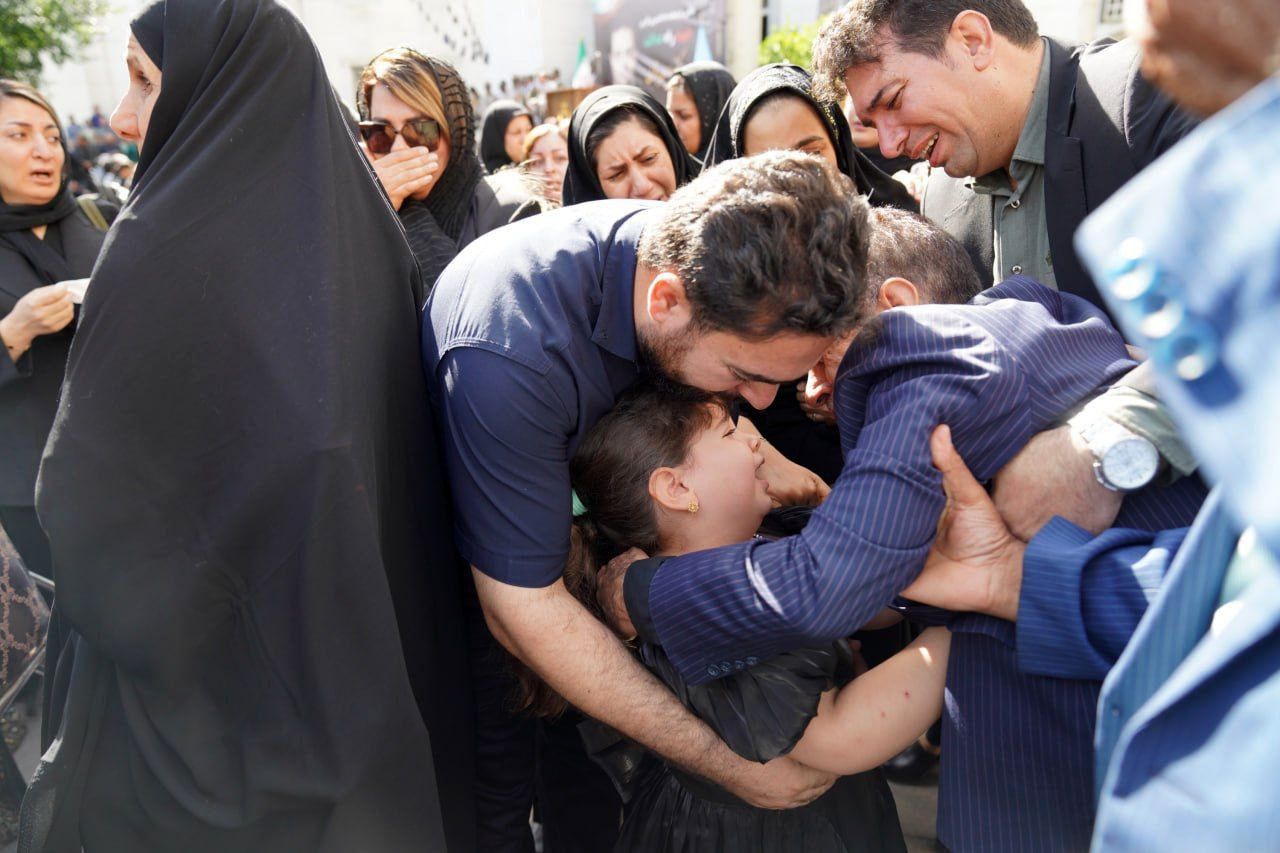 تصاویر: اشک‌های دختر۴ ساله شهید باقری برای پدر 