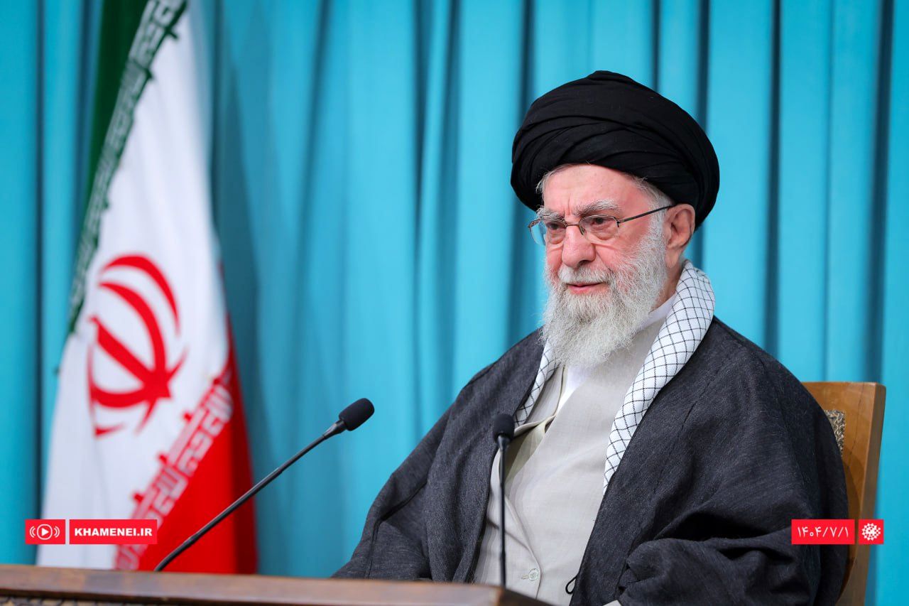 رهبر انقلاب: عامل وحدت ملت ایران همچنان باقی است