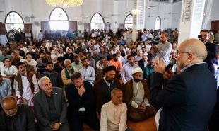 حضور قالیباف در نماز جمعه مسجد یثرب شهر کراچی