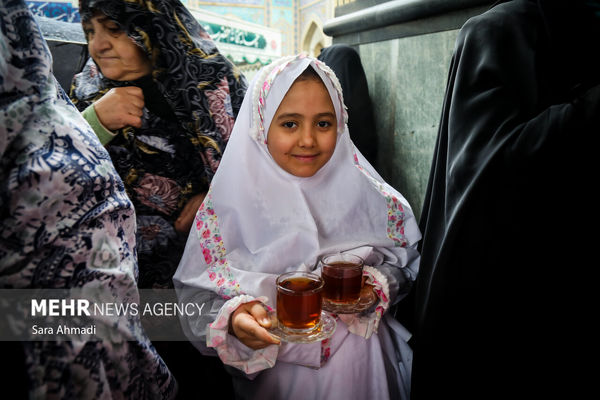 تصاویر: پذیرایی از زائران در چایخانه های حرم مطهر امام رضا(ع)