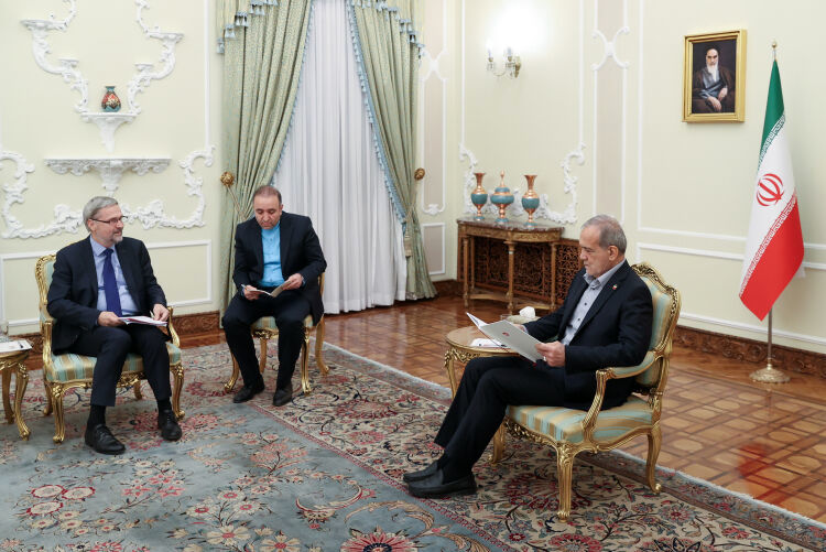 پزشکیان: همواره در پی صلح و امنیت منطقه‌ای بوده‌ایم