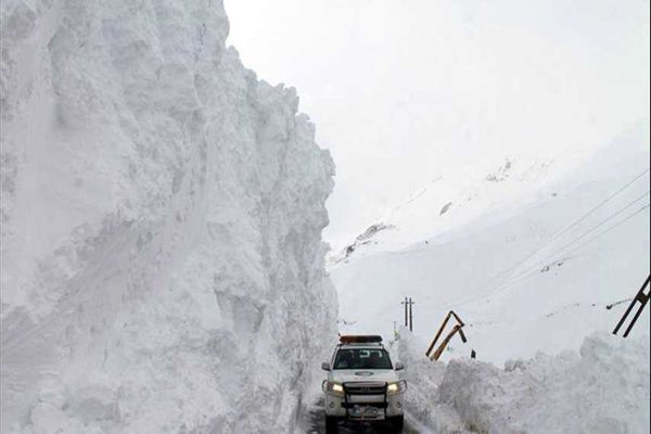 ریزش بهمن در روستای آلواتان میرآباد/ یک نفر جان باخت و ۳ نفر مفقود شدند 