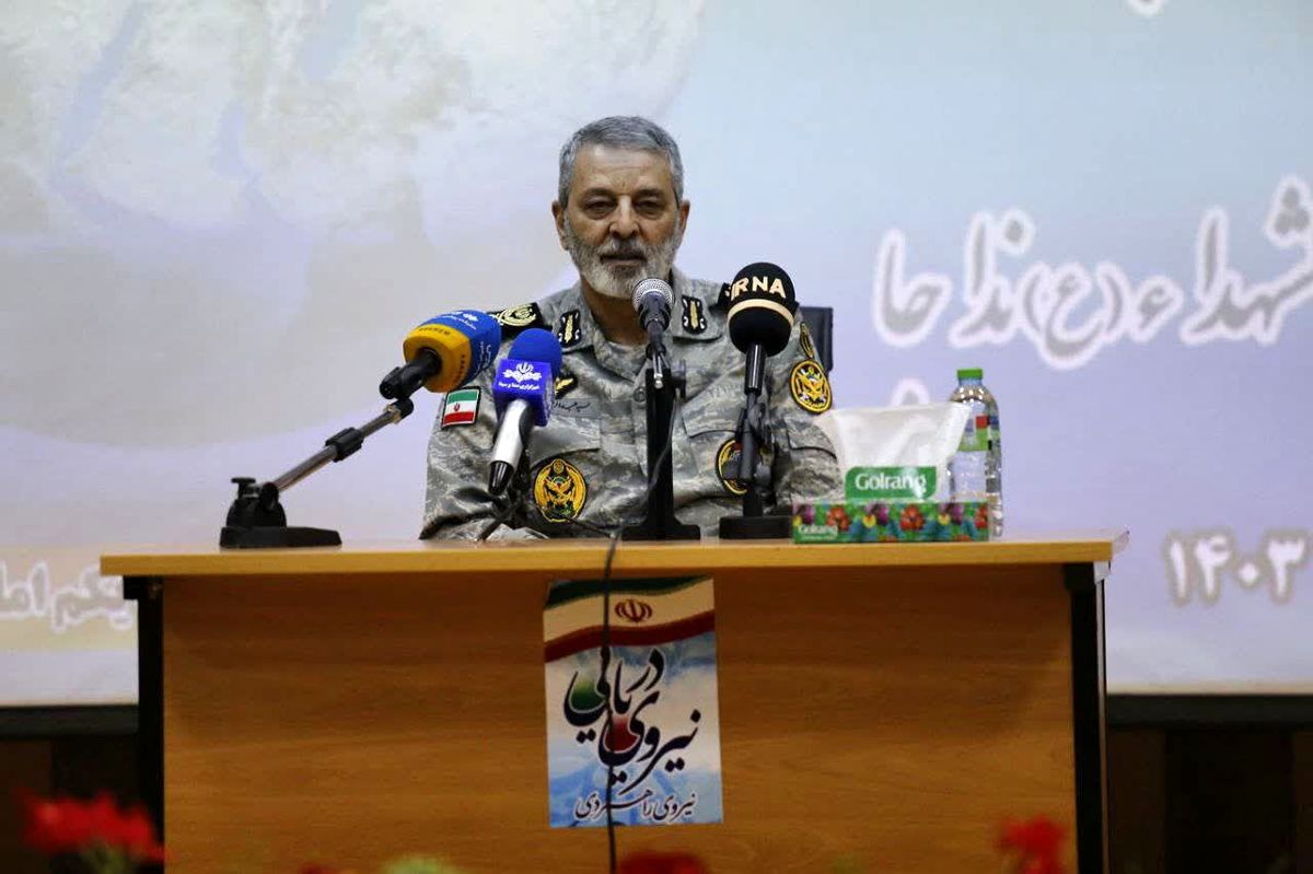 فرمانده کل ارتش: ارتش هرگونه تحرک دشمن را به شدت پاسخ میدهد