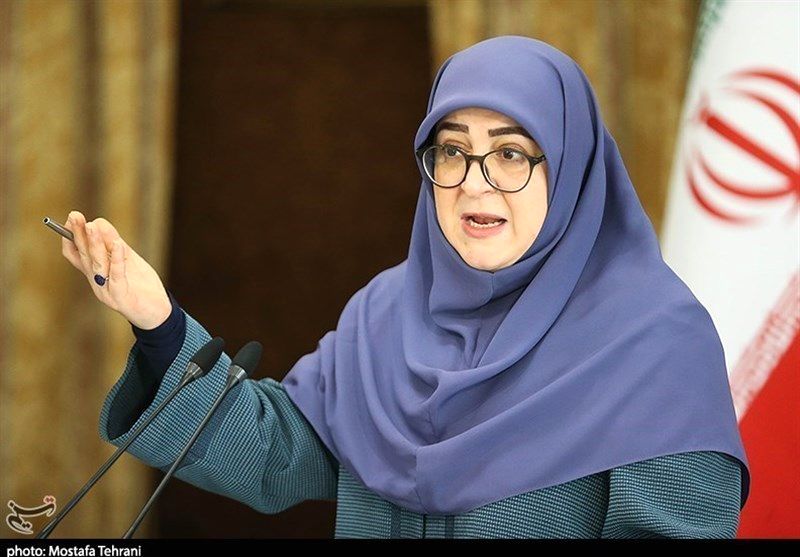 گریههای سخنگوی دولت در آغوش مادر شهیدان زینالدین