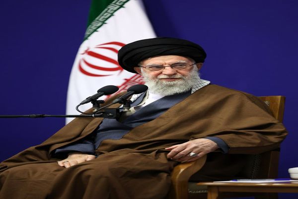 رهبر انقلاب: ‌ درس میرزای نائینی در نجف به فارسی بود و عرب‌ها را هم جذب می‌کرد