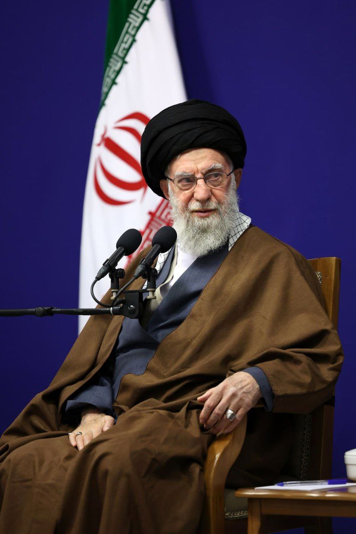 رهبر انقلاب: ‌ درس میرزای نائینی در نجف به فارسی بود و عرب‌ها را هم جذب می‌کرد