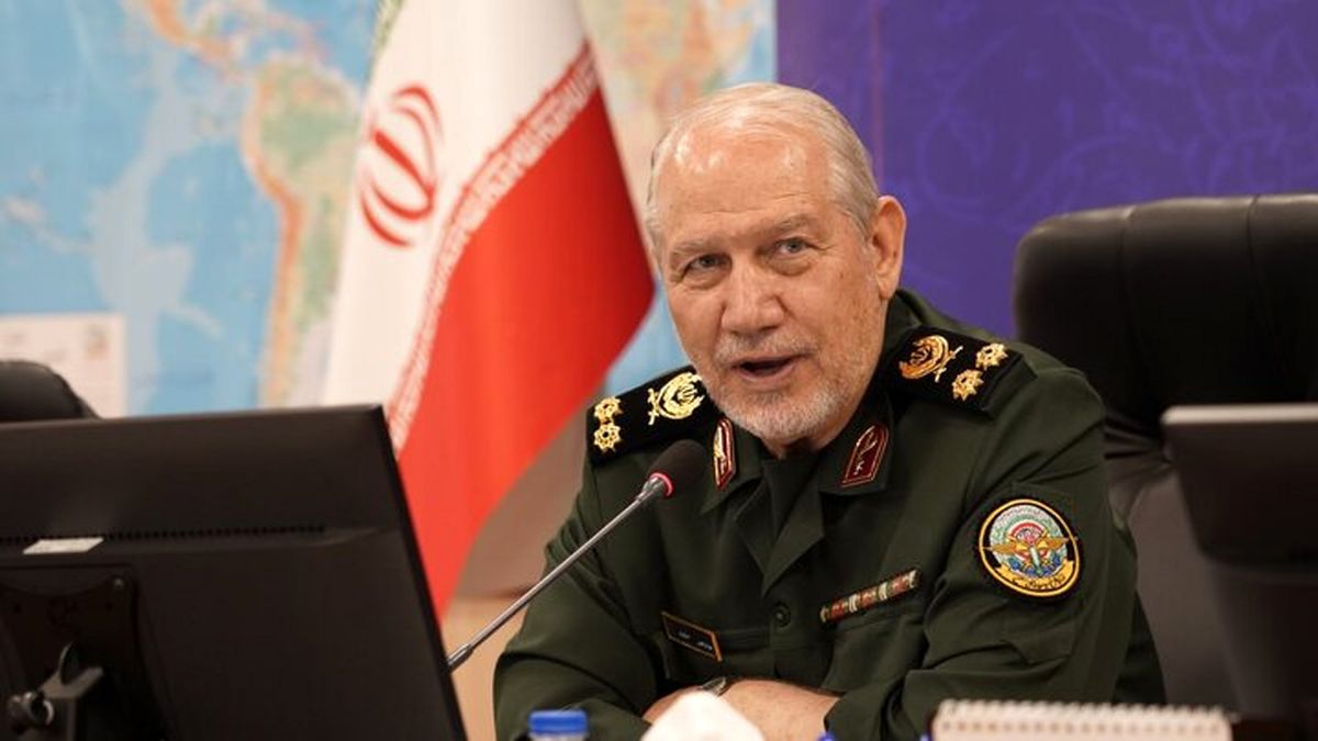 سرلشکر صفوی: رهبری امام و آیتالله خامنهای دو جلوه از زعامت الهی است