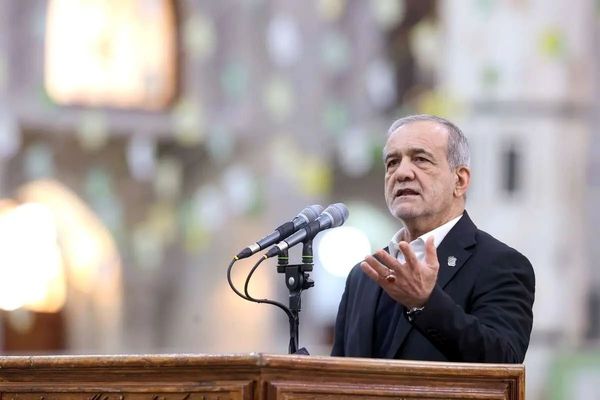 پزشکیان در سفری غیررسمی و کوتاه عازم مشهد شد