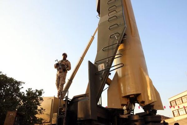 شگفتانه‌های موشکی ایران همزمان با حضور فرمانده سنتکام