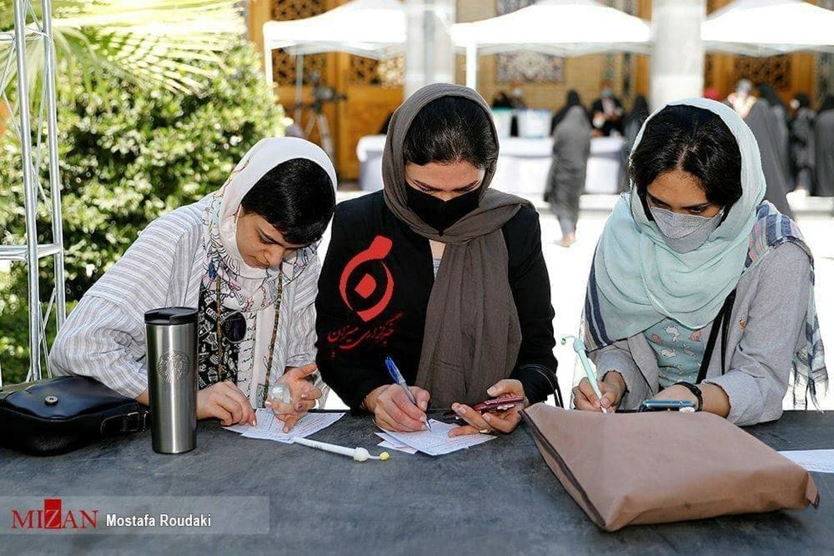 حرکت معنادار چند دختر پای صندوق +عکس