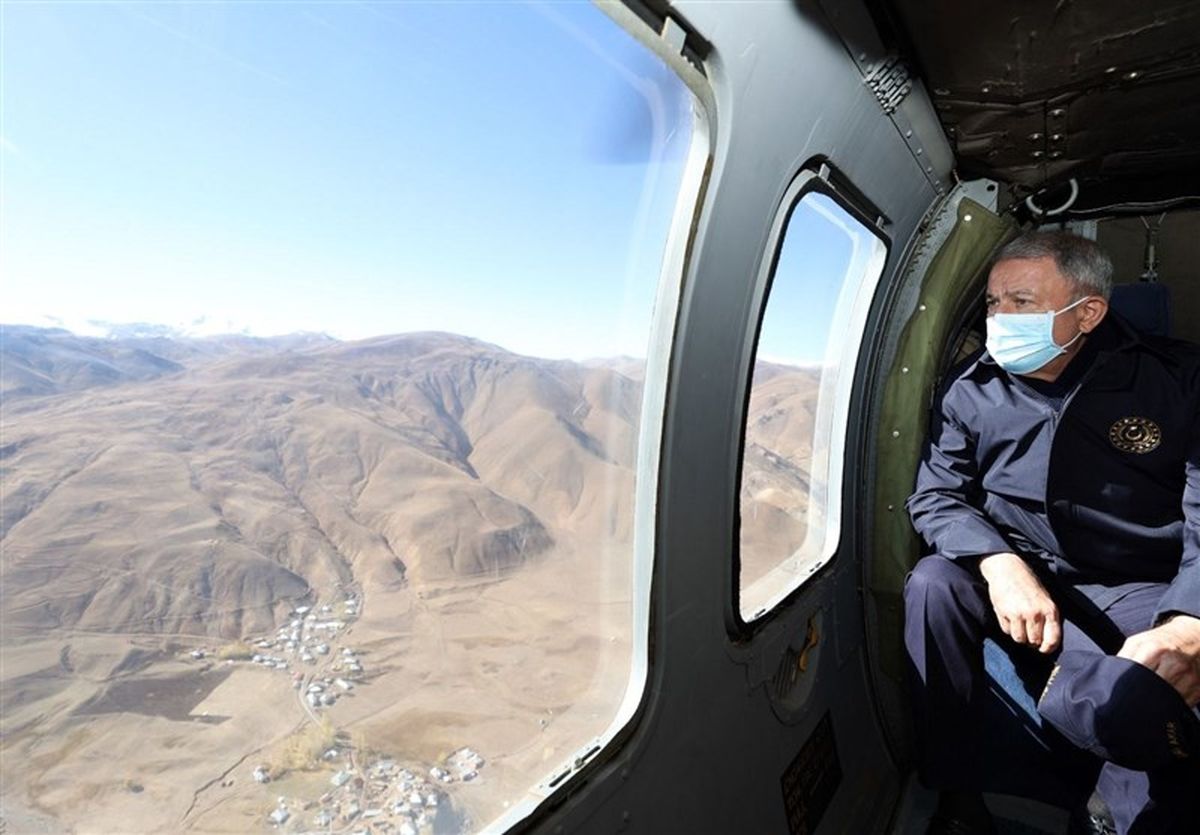 وزیر دفاع ترکیه در منطقه مرزی با ایران چه می کند؟