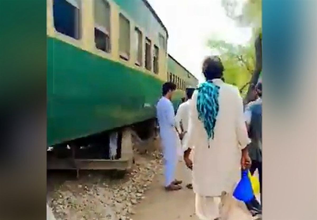 انفجار در مسیر قطار | ۳ واگن از ریل خارج شد