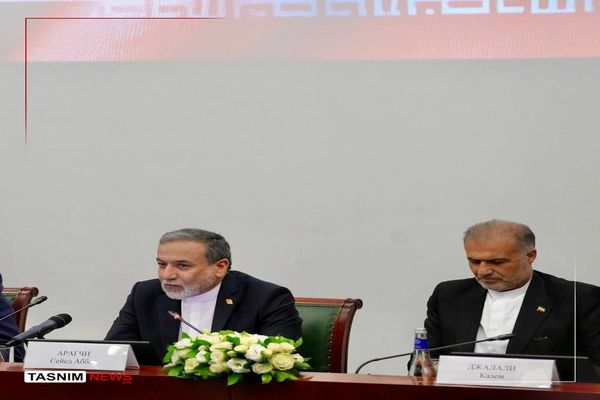 عراقچی: با روسیه در مورد سوآپ گاز کار می‌کنیم