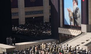 تصاویر مراسم اقامه نماز بر پیکر امام شهید امت