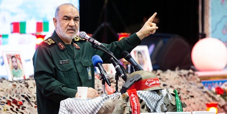 سرلشکر سلامی: رهبر انقلاب با منطق قرآن، ما را از بحرانها عبور میدهند