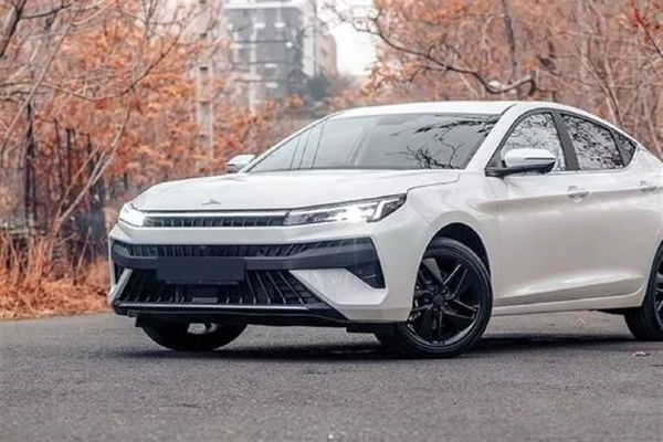 سورپرایز پاییزه کرمان موتور | شروع ثبت‌نام KMC J7 کرمان موتور مهر 1404 