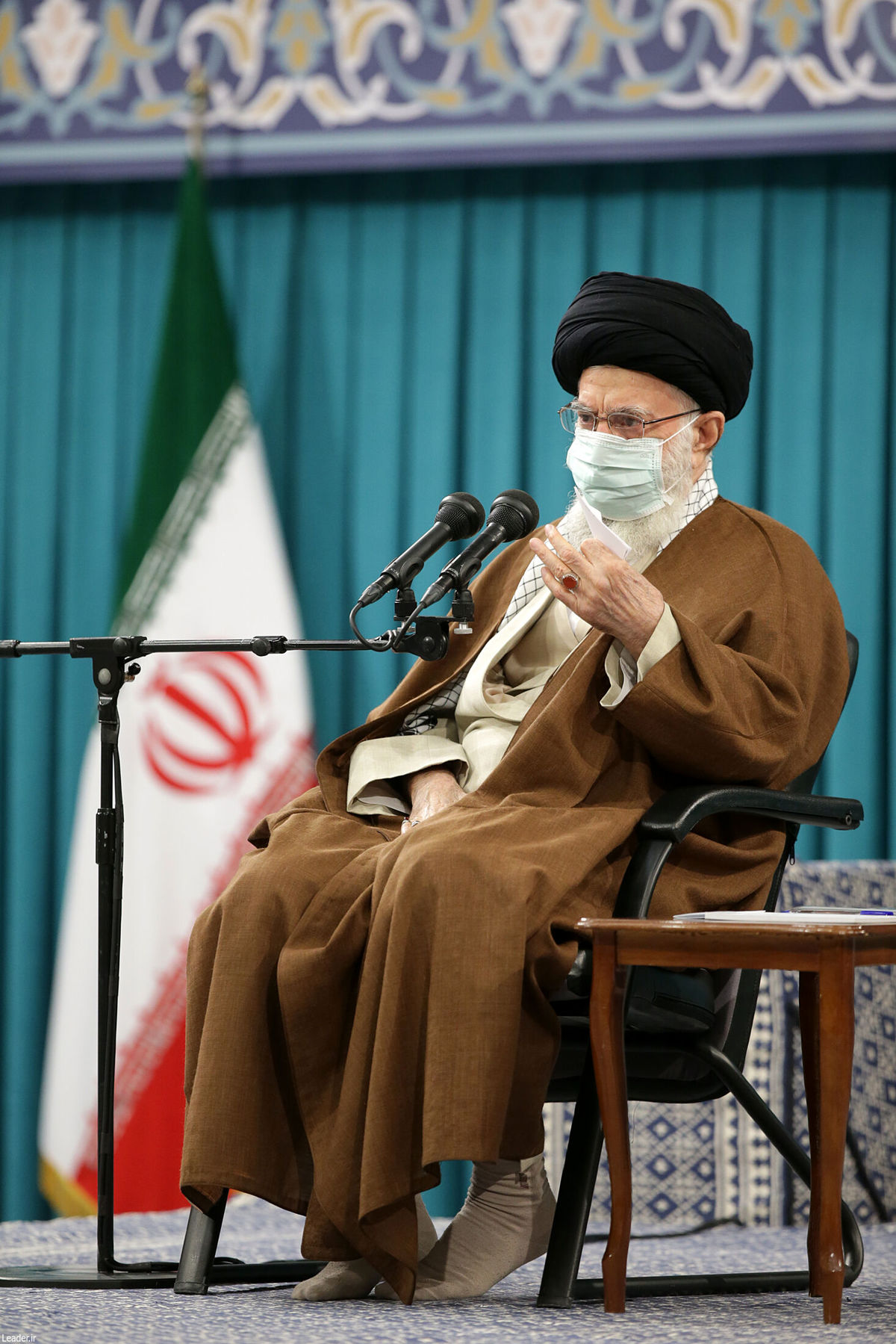 رهبر انقلاب: باید منبع علم جهانی شویم