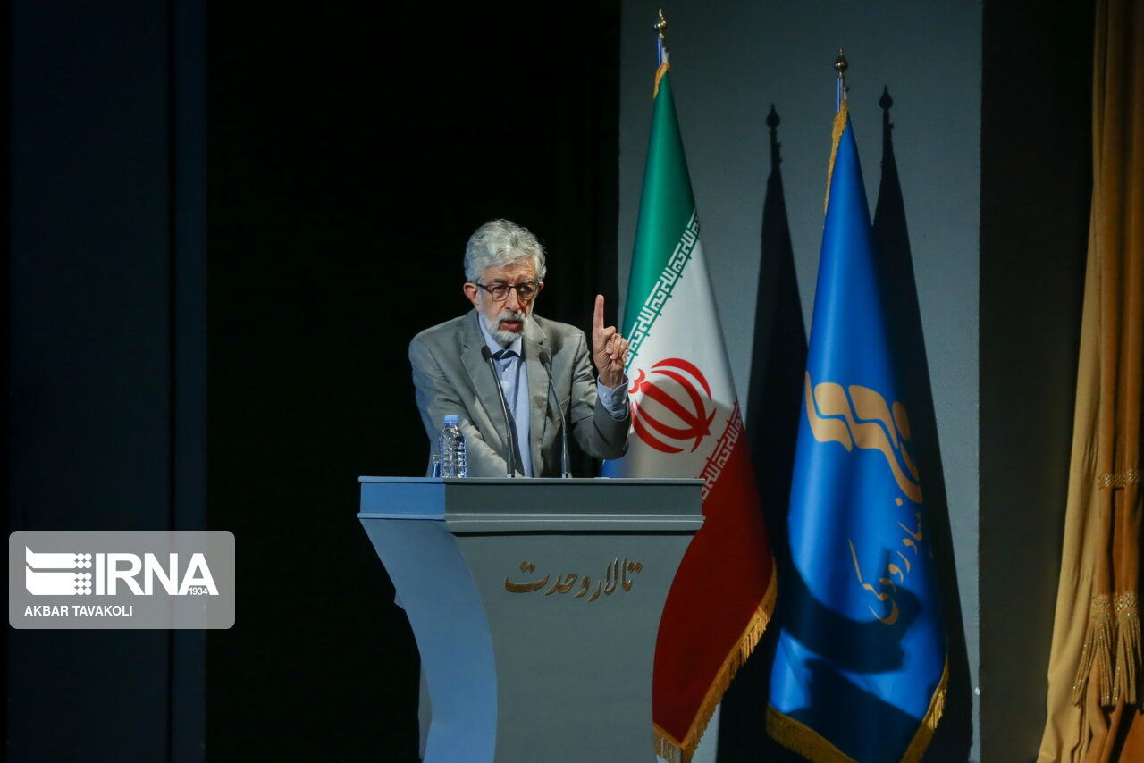 حدادعادل: هنرمندان باید بتوانند با قدرت زبان حقایق را در جامعه گسترش دهند