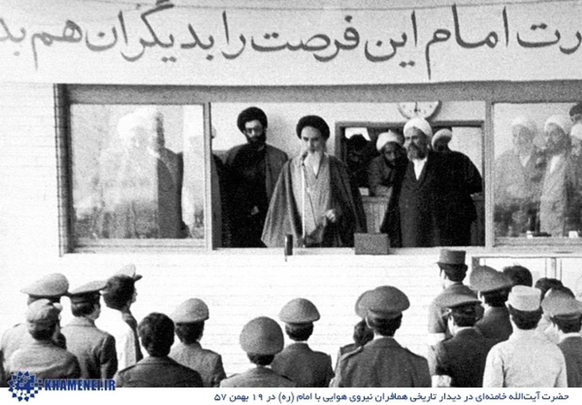 عکس رهبری در همراهی با امام