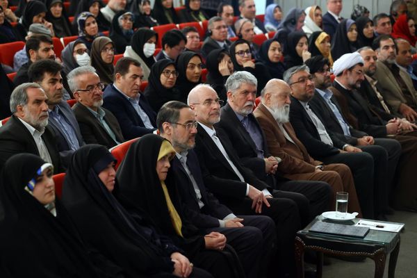 قالیباف: بازنگری در قوانین کار، توسعه دورکاری و ایجاد مهدهای کودک سازمانی لطف به زنان نیست