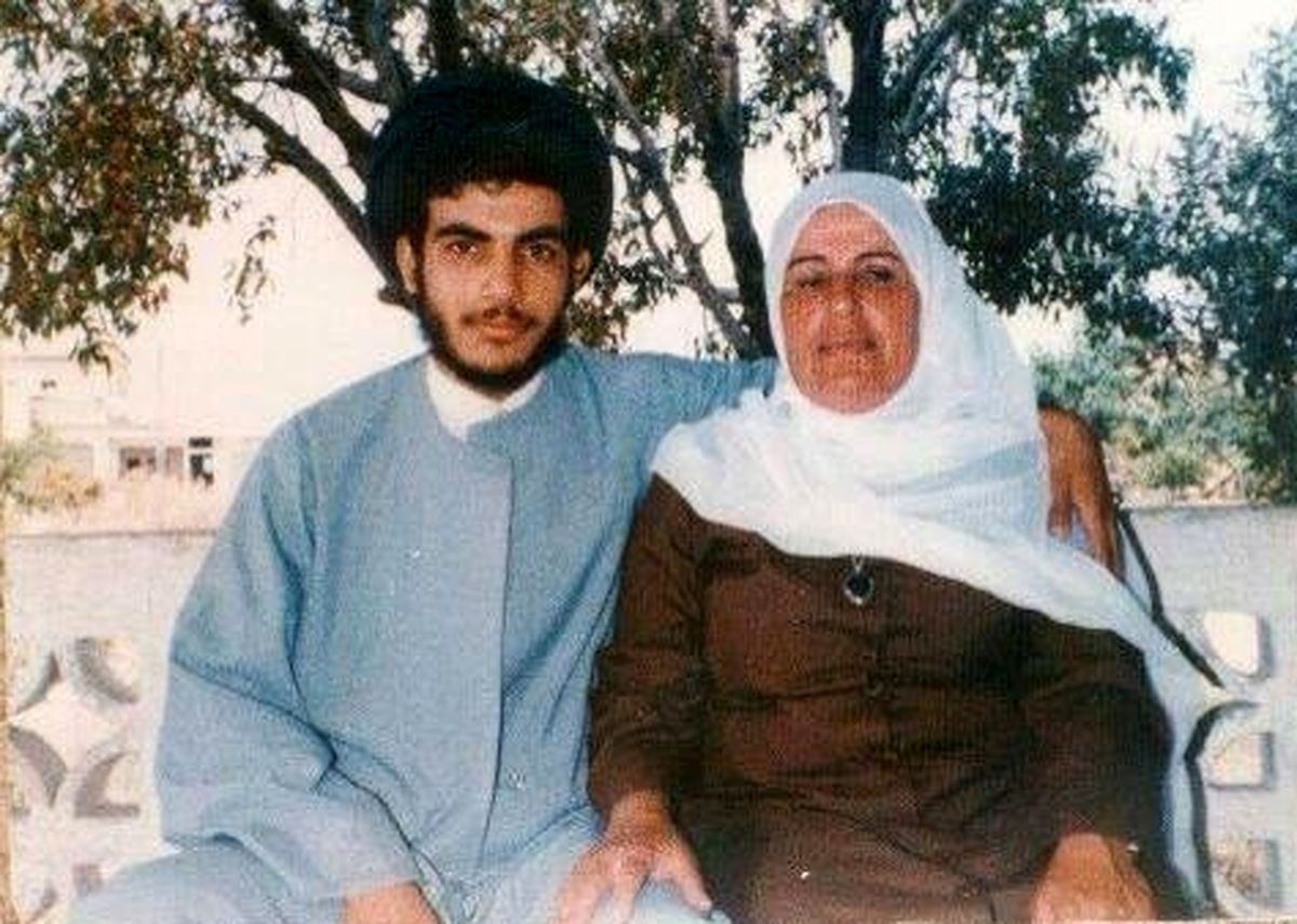 سید حسن نصرالله در کنار مادرش / عکس