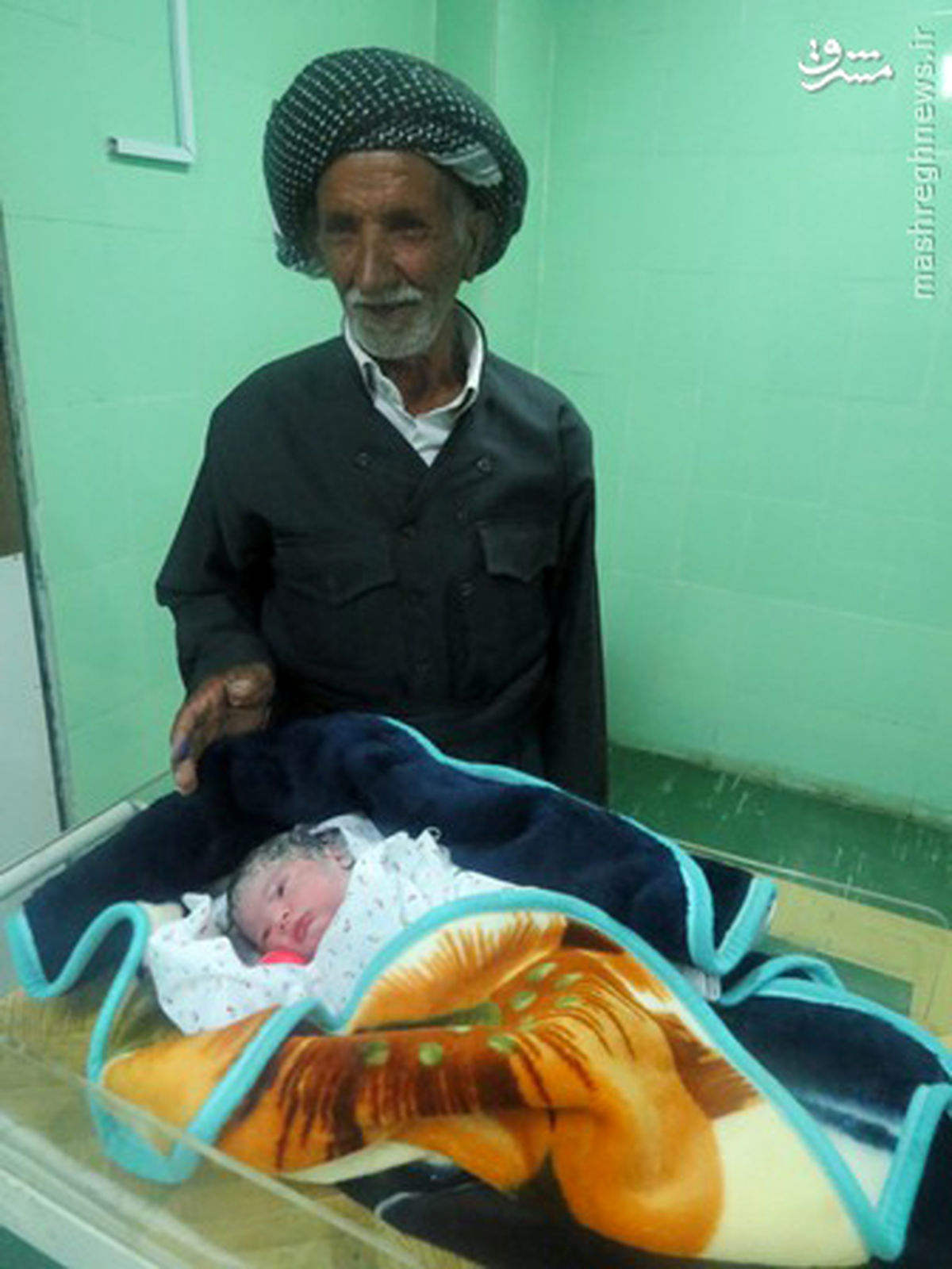 پیرمرد ۱۰۱ساله سردشتی پدر شد+عکس