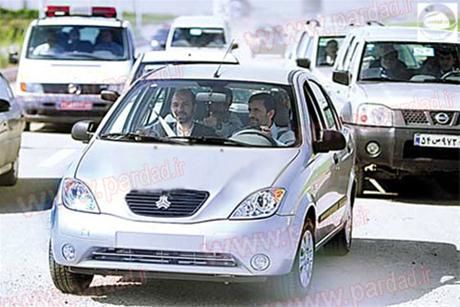 عکس/ وقتی احمدی نژاد رانندگی می کند