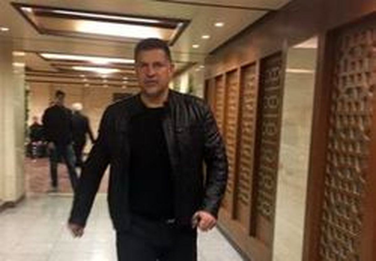 علی دایی با رئیس فیفا مسابقه می‌دهد!