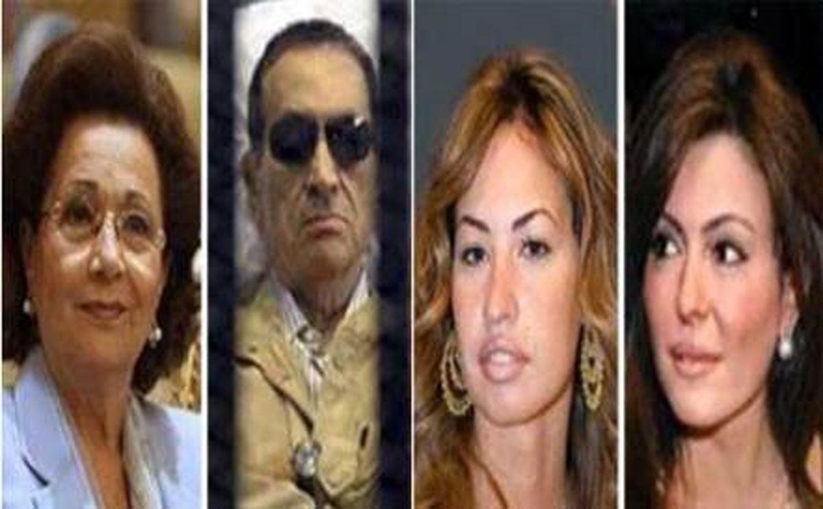 عکس/ مبارک، همسر و 2 عروسش