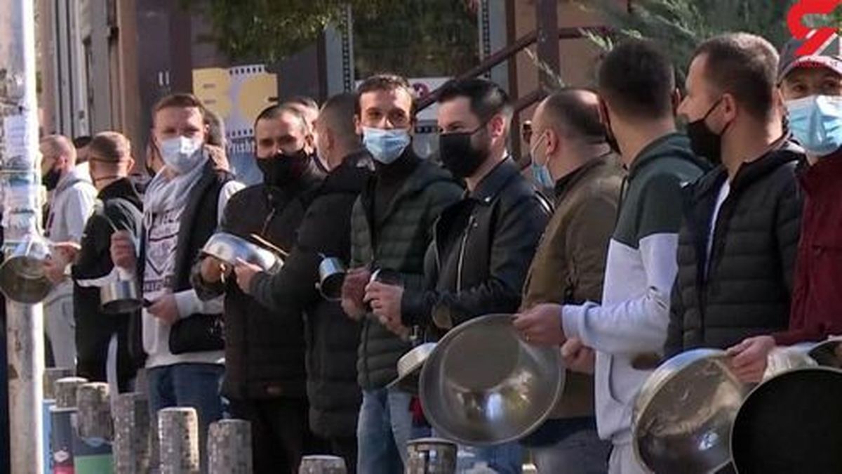 رستوران‌داران با نواختن قابلمه‌های خالی به دولت اعتراض کردند +عکس