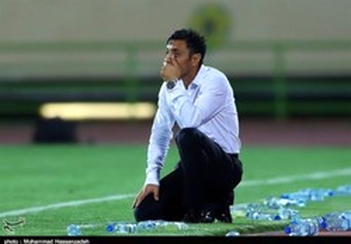 خطیبی به دهانش چسب زد +عکس