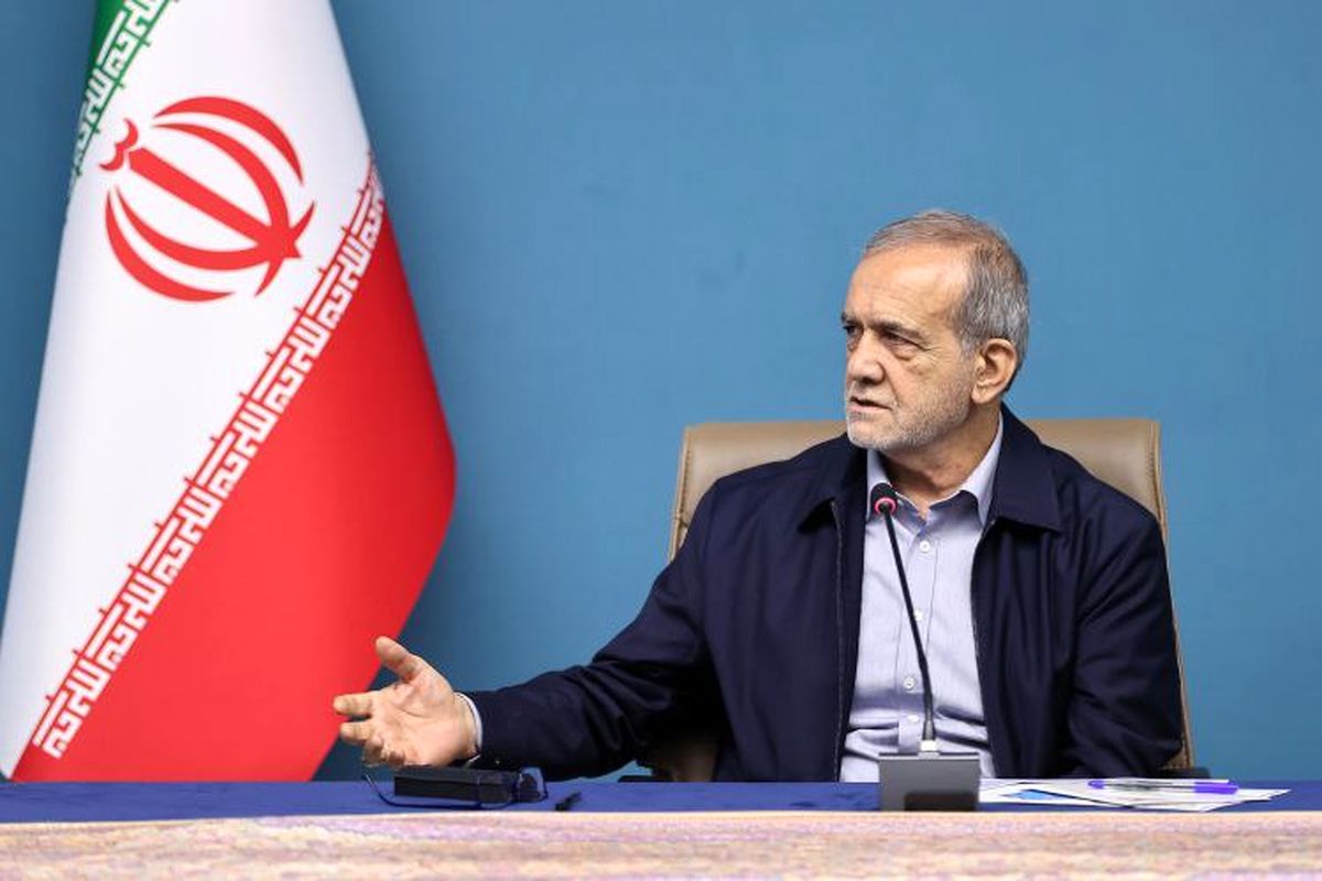 پزشکیان: تأسیسات هستهای را دوباره و با قدرت بیشتری میسازیم