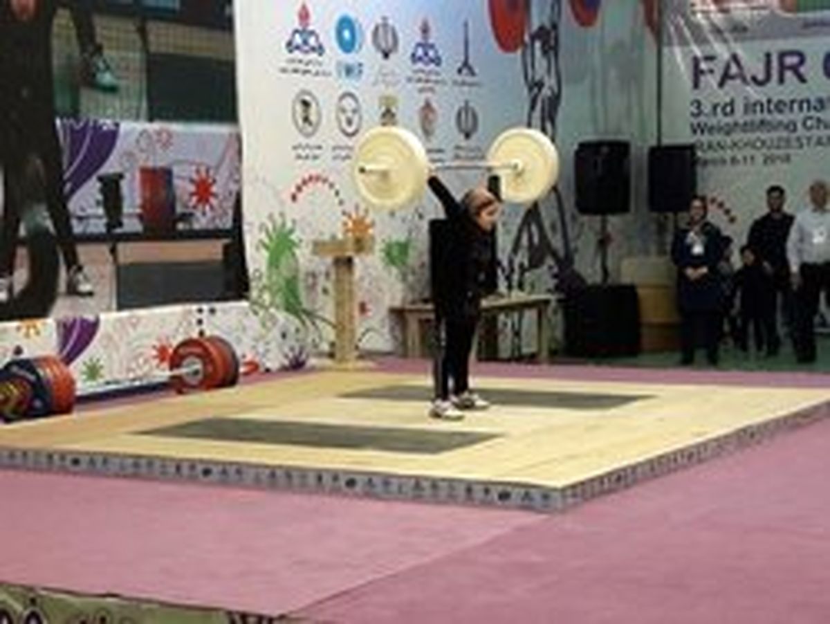 دختری که با اشک‌هایش خبرساز شد +تصاویر