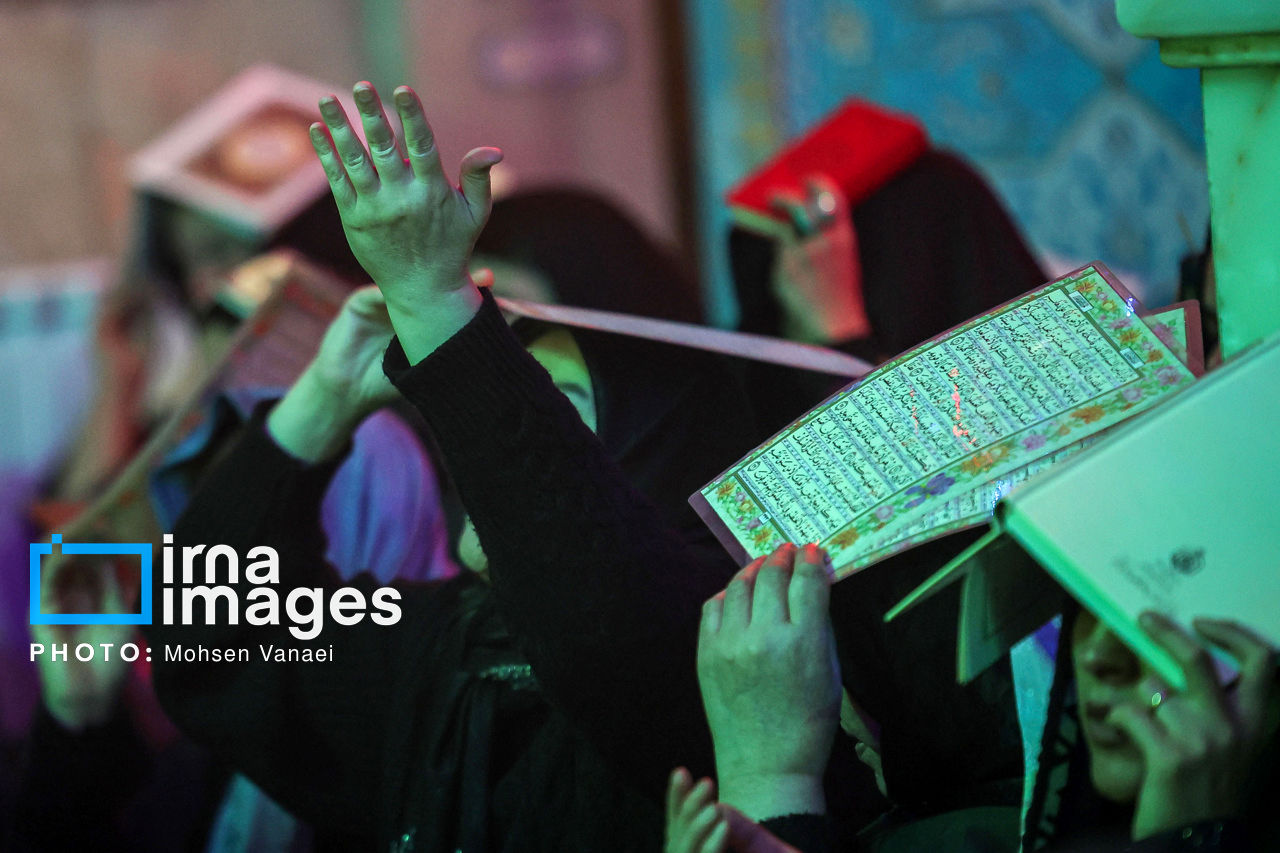 احیای شب بیست و سوم رمضان در امامزاده پنج تن لویزان