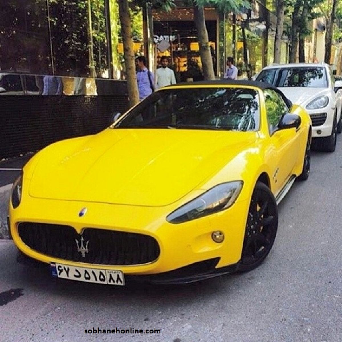مازراتی زرد قناری با پلاک ملی/عکس