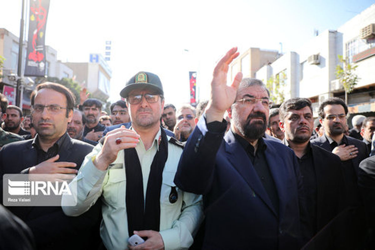 تصاویر: محسن رضایی در دسته عزاداری حسینیه اعظم زنجان