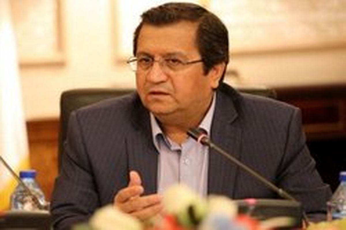 همتی: بازار ارز کاملا تحت مدیریت است