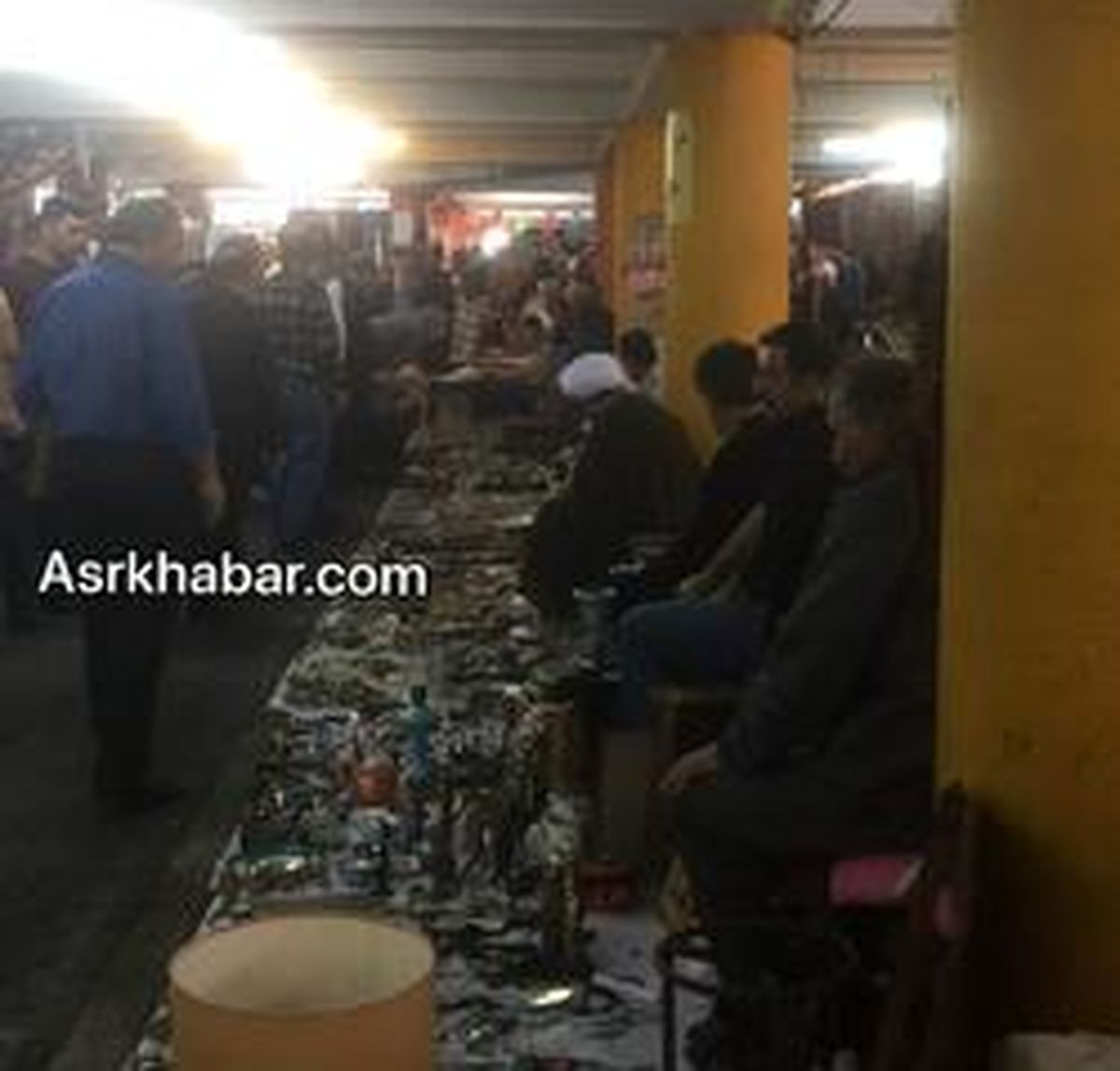 دست فروشی یک روحانی در تهران +عکس