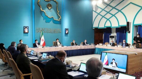 رئیسی:  دولت تا زمان عرضه کالابرگ الکترونیکی مبالغی را به عنوان کمک هزینه معیشتی پرداخت خواهد کرد