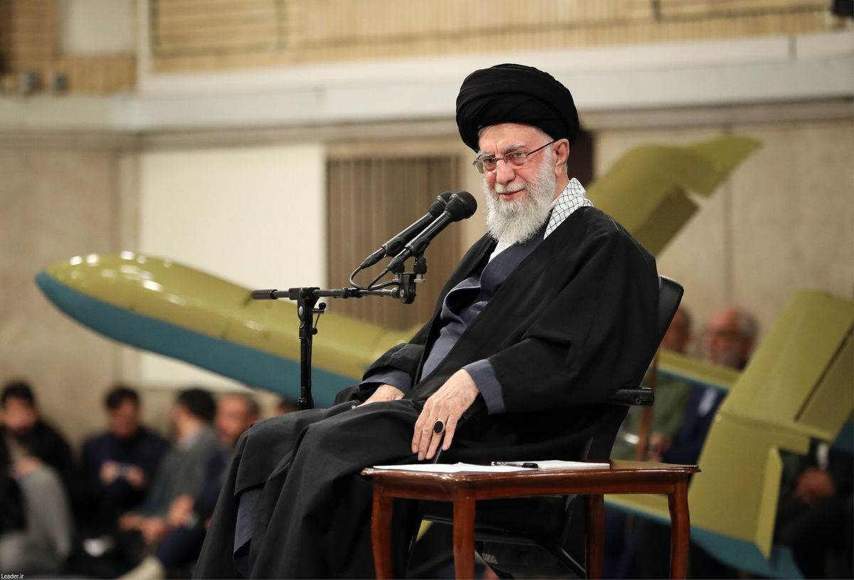 گزارشی از دیدار جمعی از فرماندهان نیروی هوایی و پدافند هوایی ارتش با رهبر انقلاب