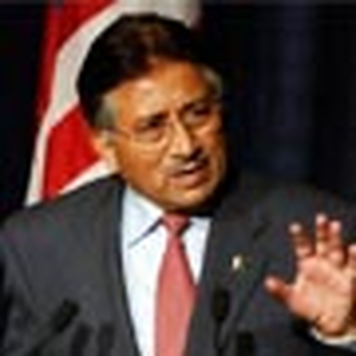 مشرف: کناره گیری از ارتش در دور دوم