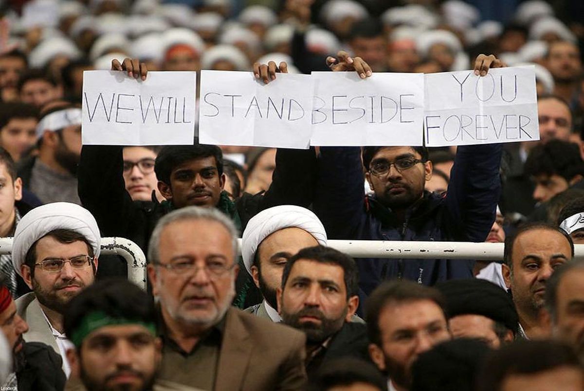 عکس: پیام جالب چند طلبه خارجی برای رهبر انقلاب
