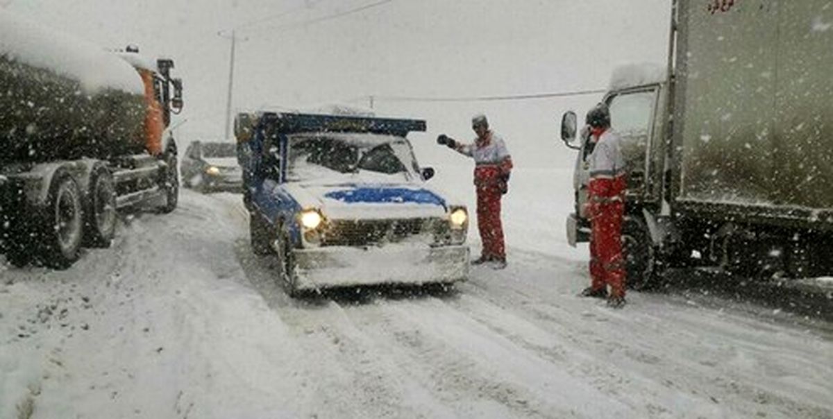 انسداد ۱۷ جاده به دلیل نبود ایمنی و بارش برف