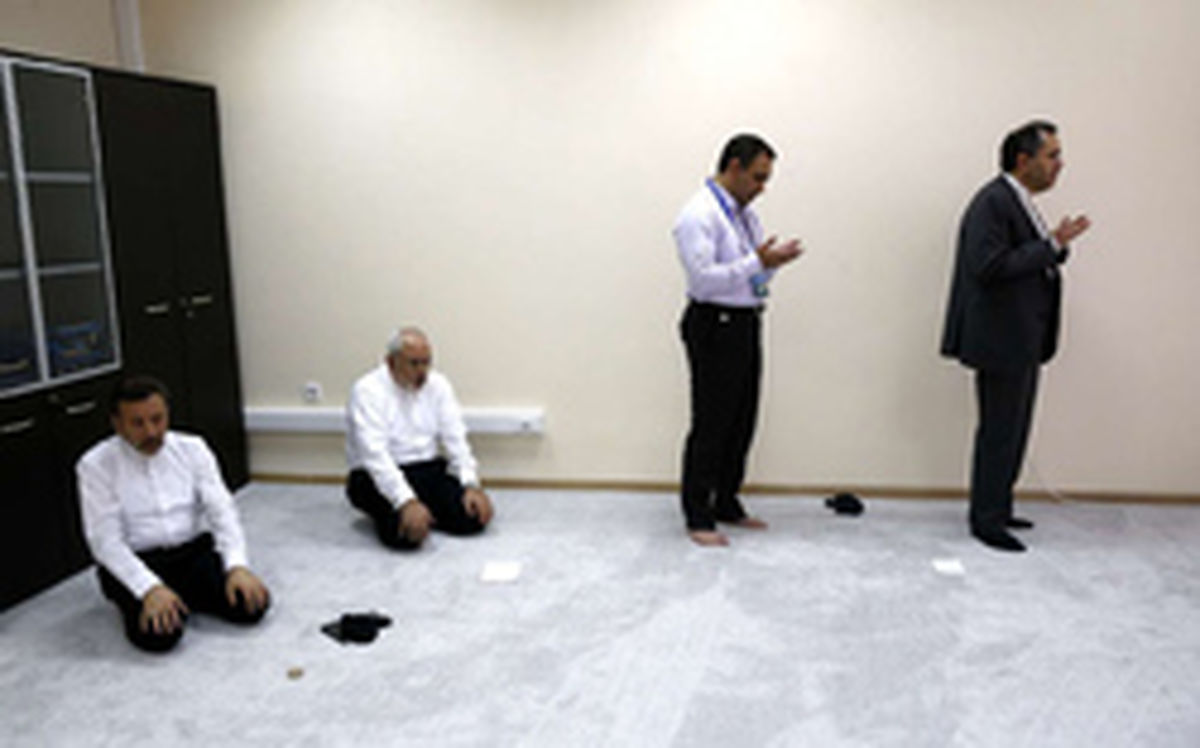 عکس: هیات ایرانی حتی روی قبله هم توافق ندارند!