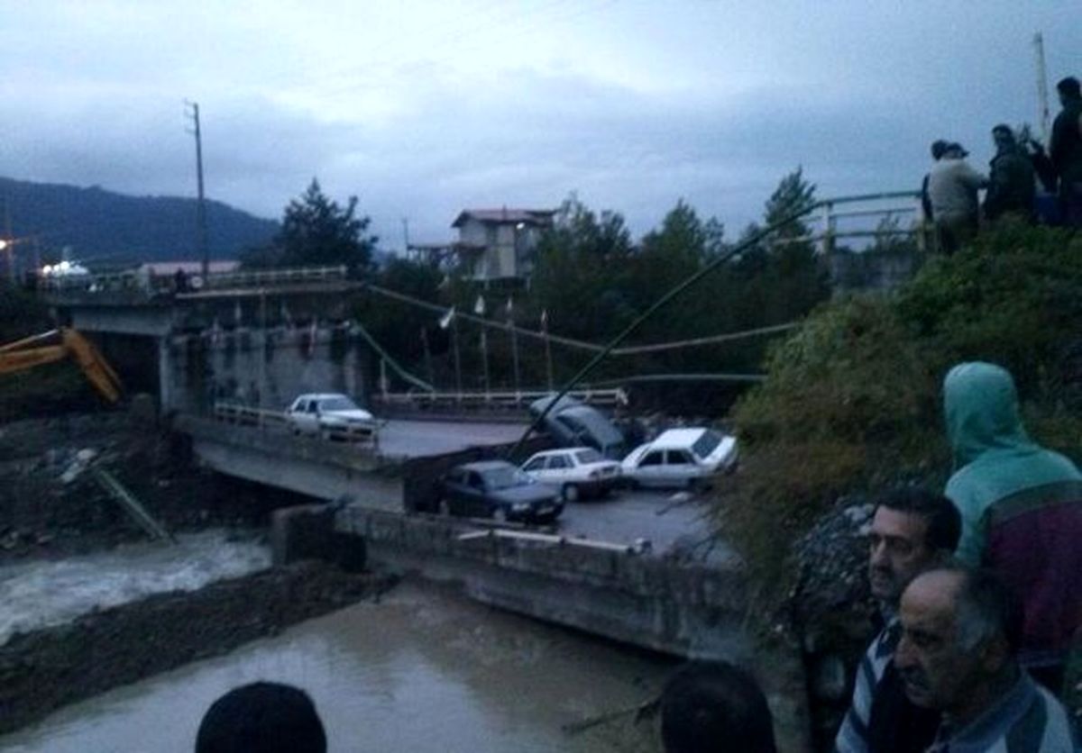 پل معلم تنکابن دو نیم شد +عکس