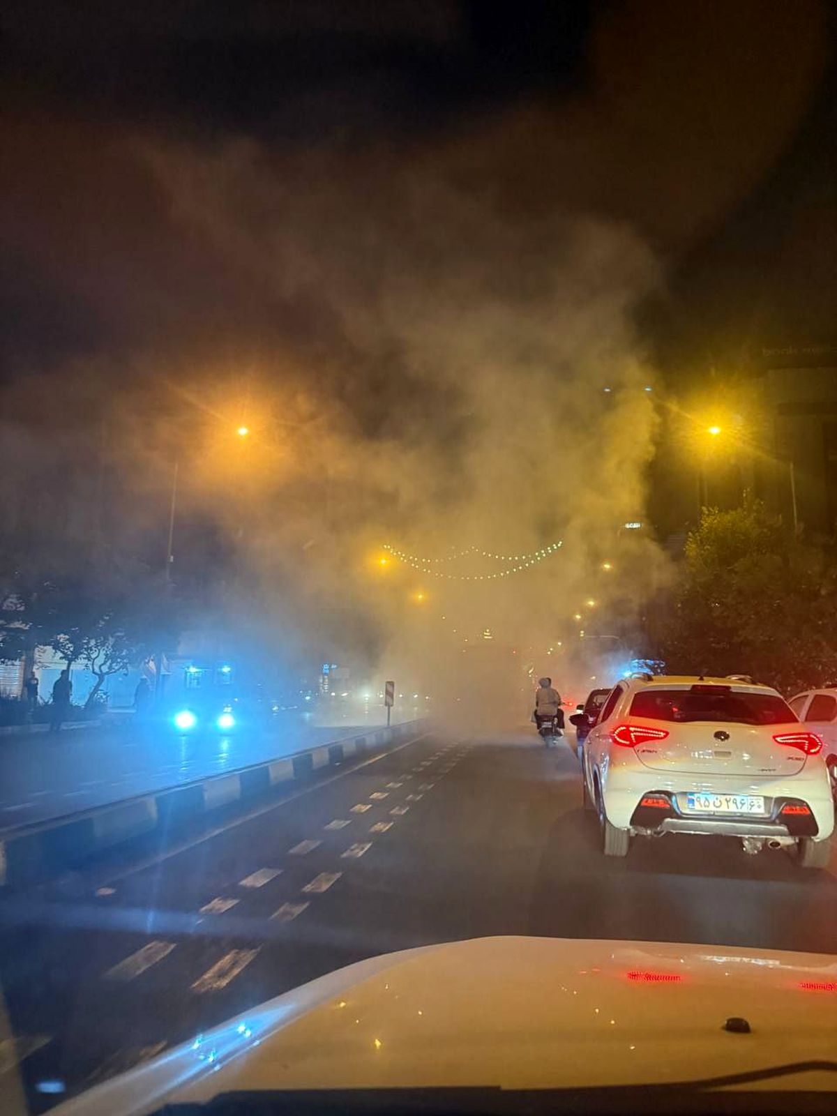 ماجرای دود غلیظ در خیابان انقلاب چه بود؟