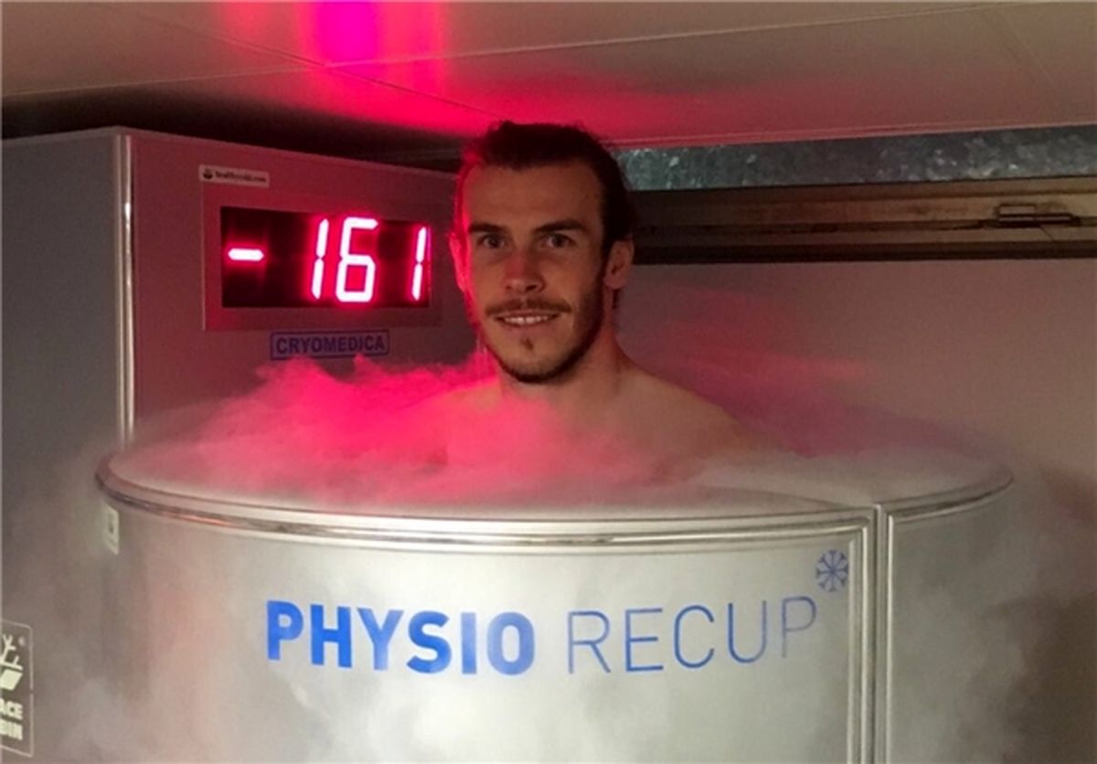 تمرینات عجیب آقای فوتبالیست +عکس